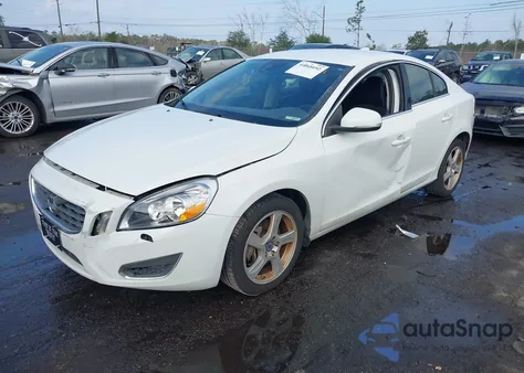 2013 Volvo S60 T5 z USA, uszkodzony, nr VIN YV1612FSXD1216590